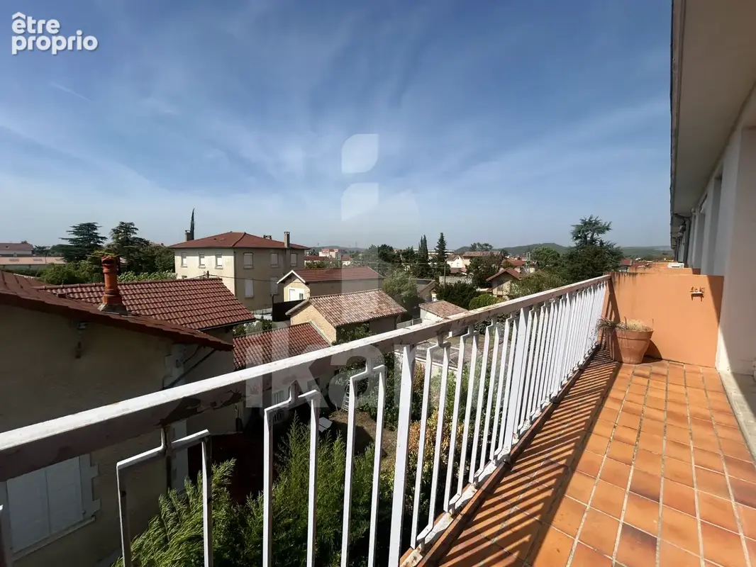 Appartement T3 avec double balcon, place de parking en hyper centre de Romans - photo 9