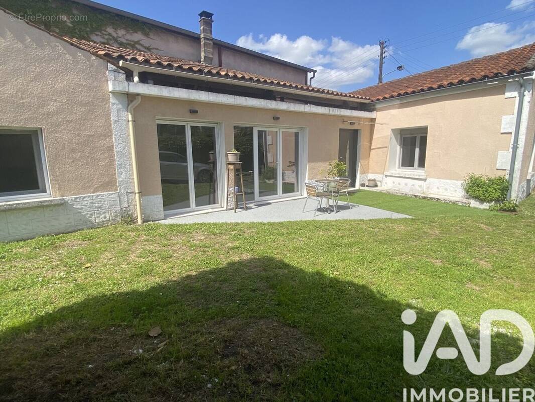 Photo 1 - Maison à CHATEAUBERNARD