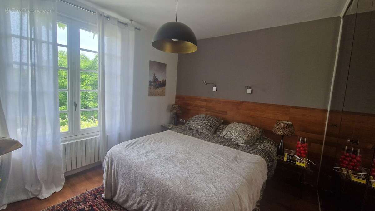 Maison 198 m² à La Creche  - photo 5