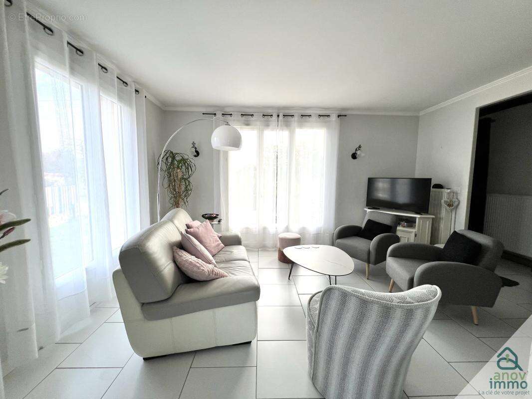 Maison à SAINT-JULIEN-L&#039;ARS