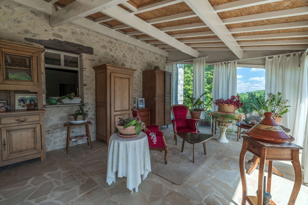 Maison à SAINTE-COLOMBE-DE-VILLENEUVE
