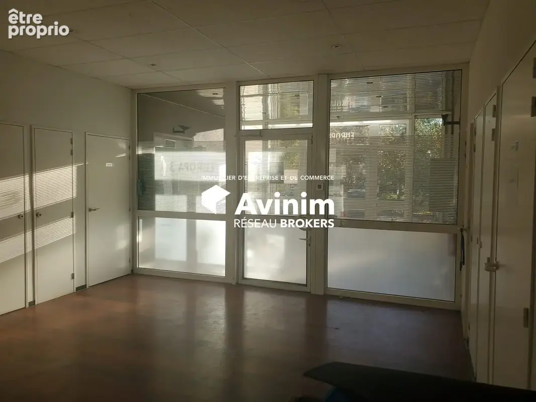 Commerce 737 m² à vendre à Archamps (74160) - photo 6