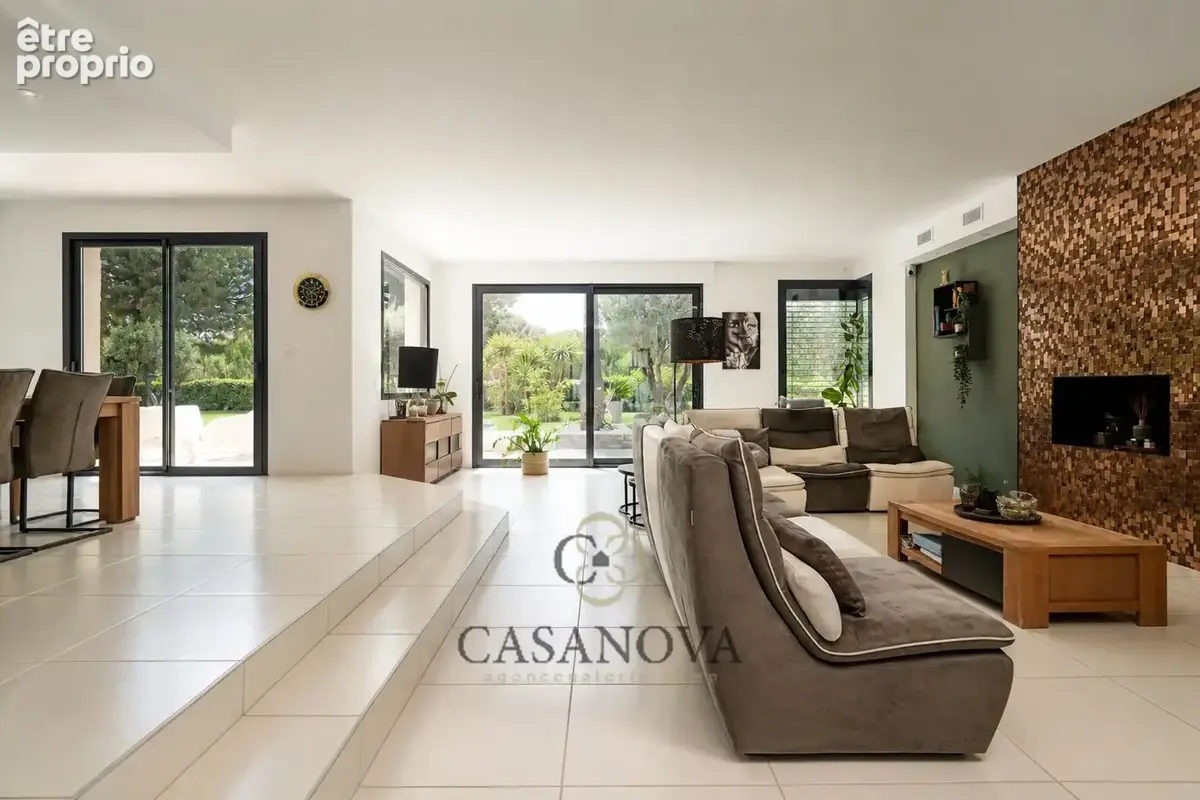 Propriété de 351 m² avec piscine et terrain de 7 310 m² aux portes de Montpellier - photo 11