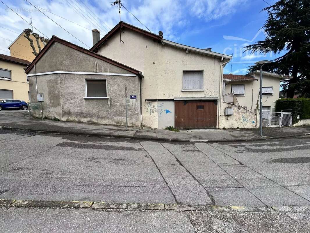 Maison à ROUSSILLON