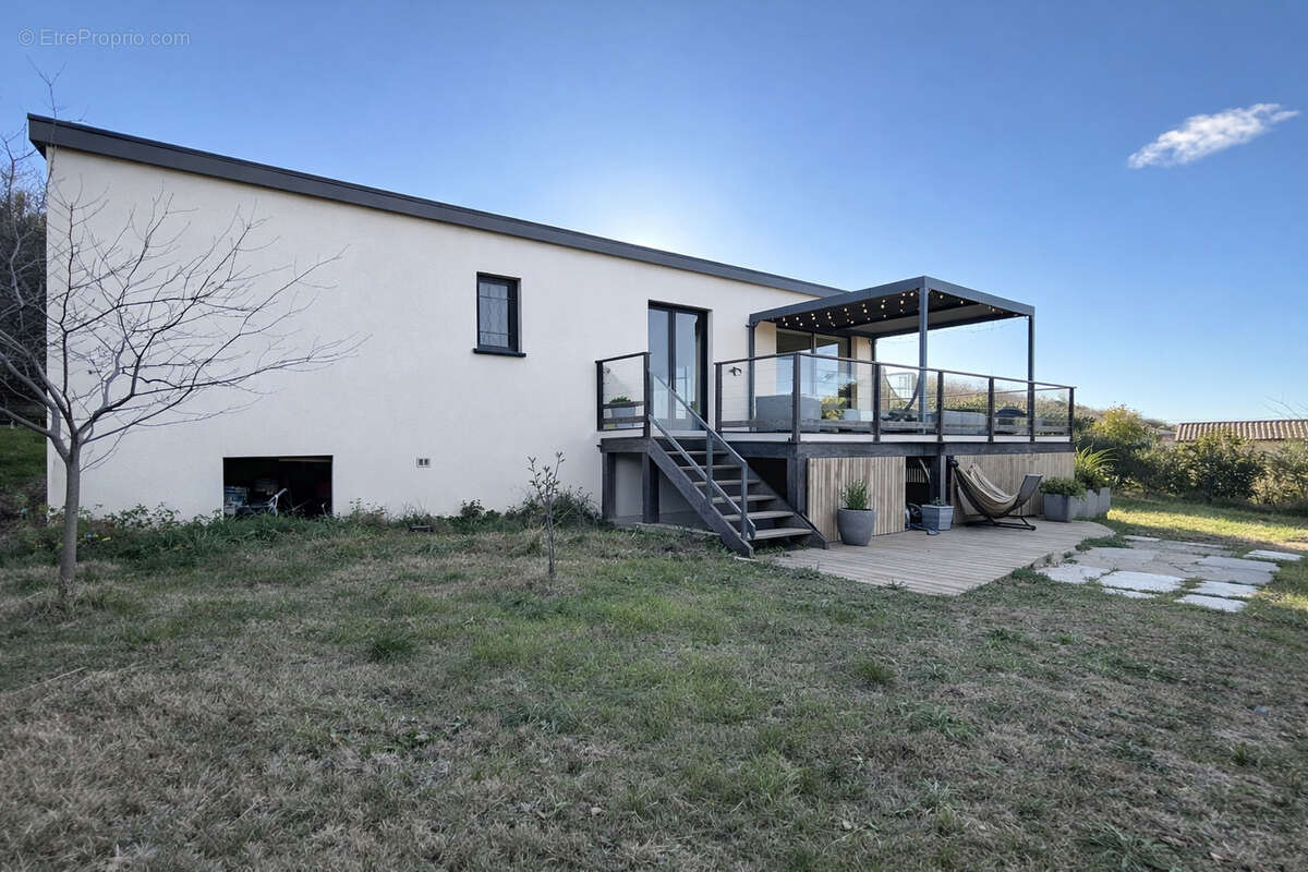 Maison à LA GARDE-ADHEMAR