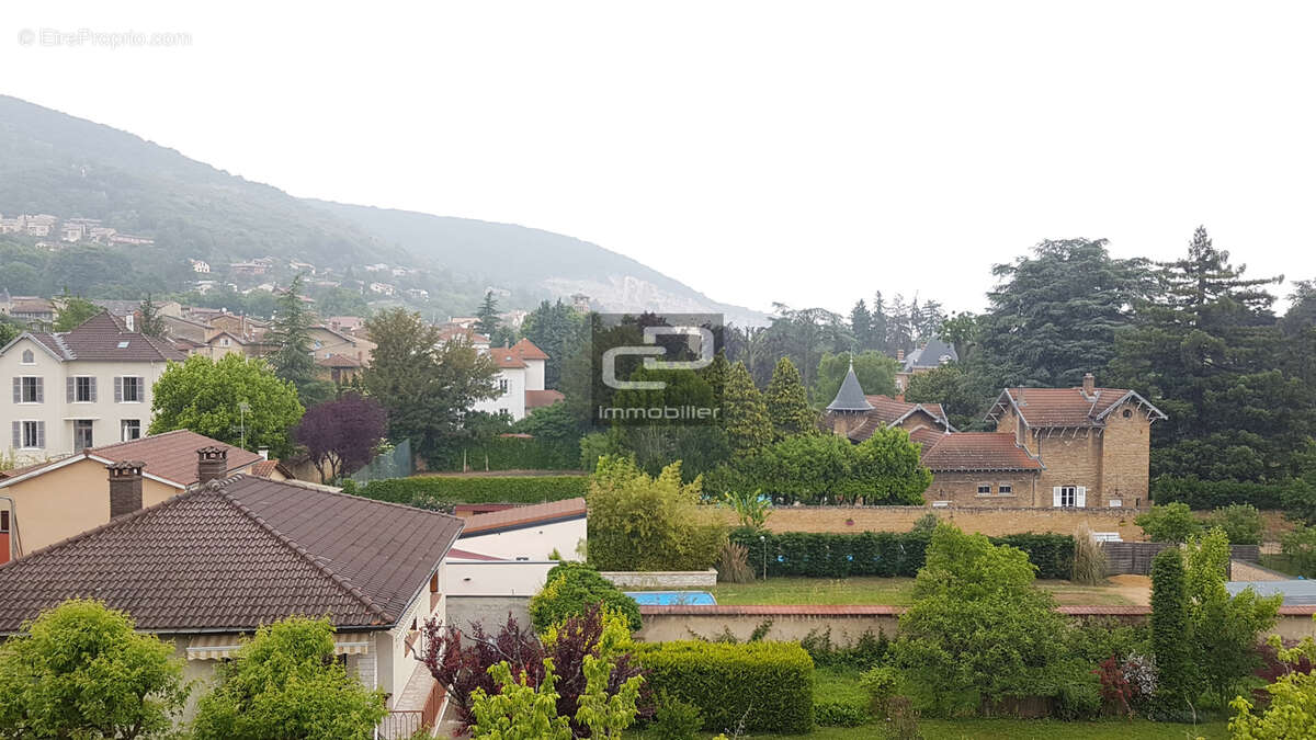 Appartement à COUZON-AU-MONT-D'OR