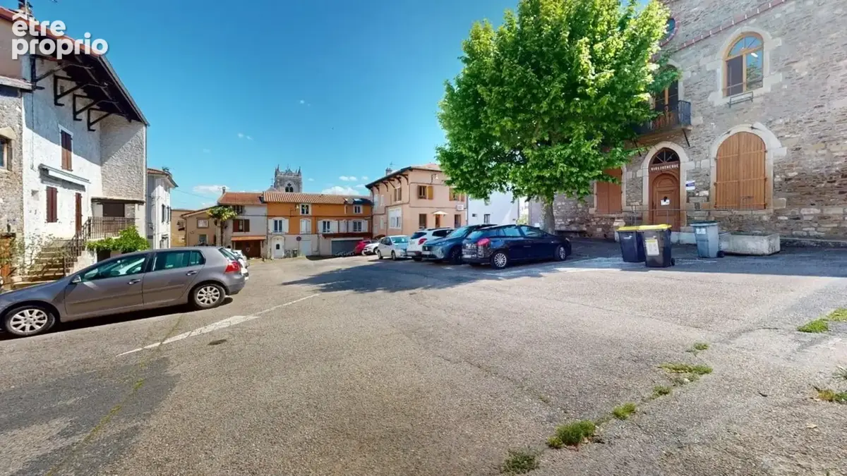 Ensemble de deux logements  SAINT MARTIN LA PLAINE (42) centre village - photo 4