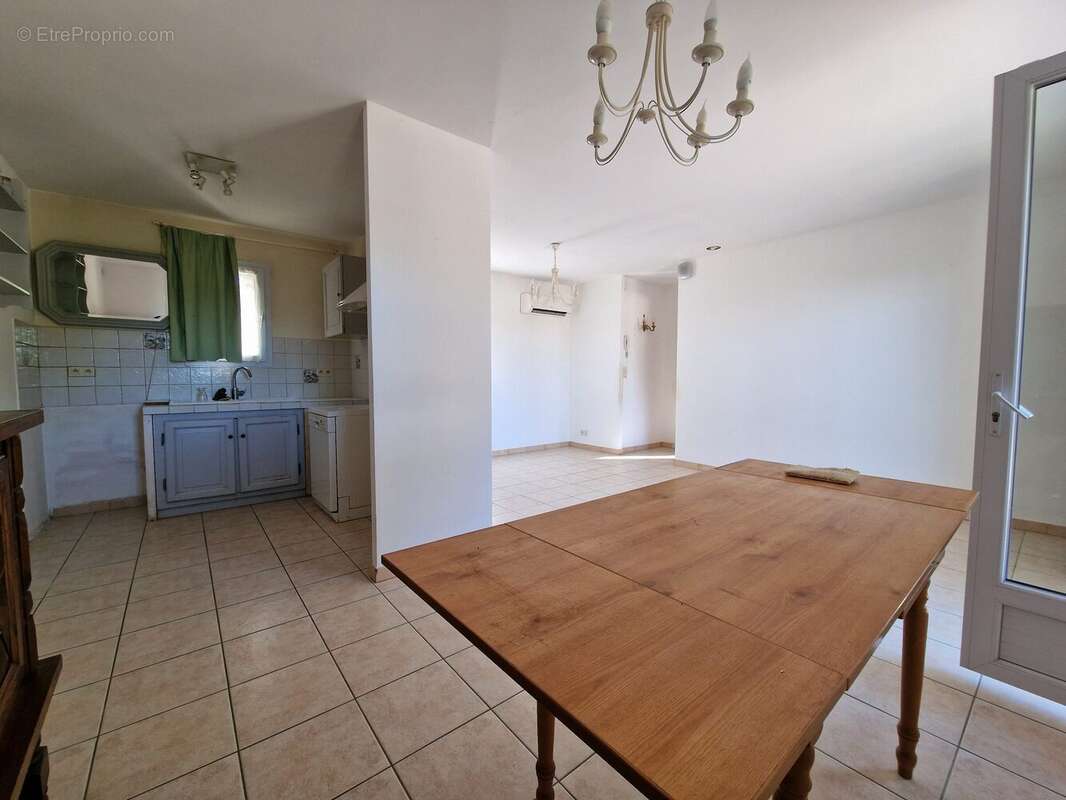 Appartement à SAINT-MARTIN-DE-LA-BRASQUE