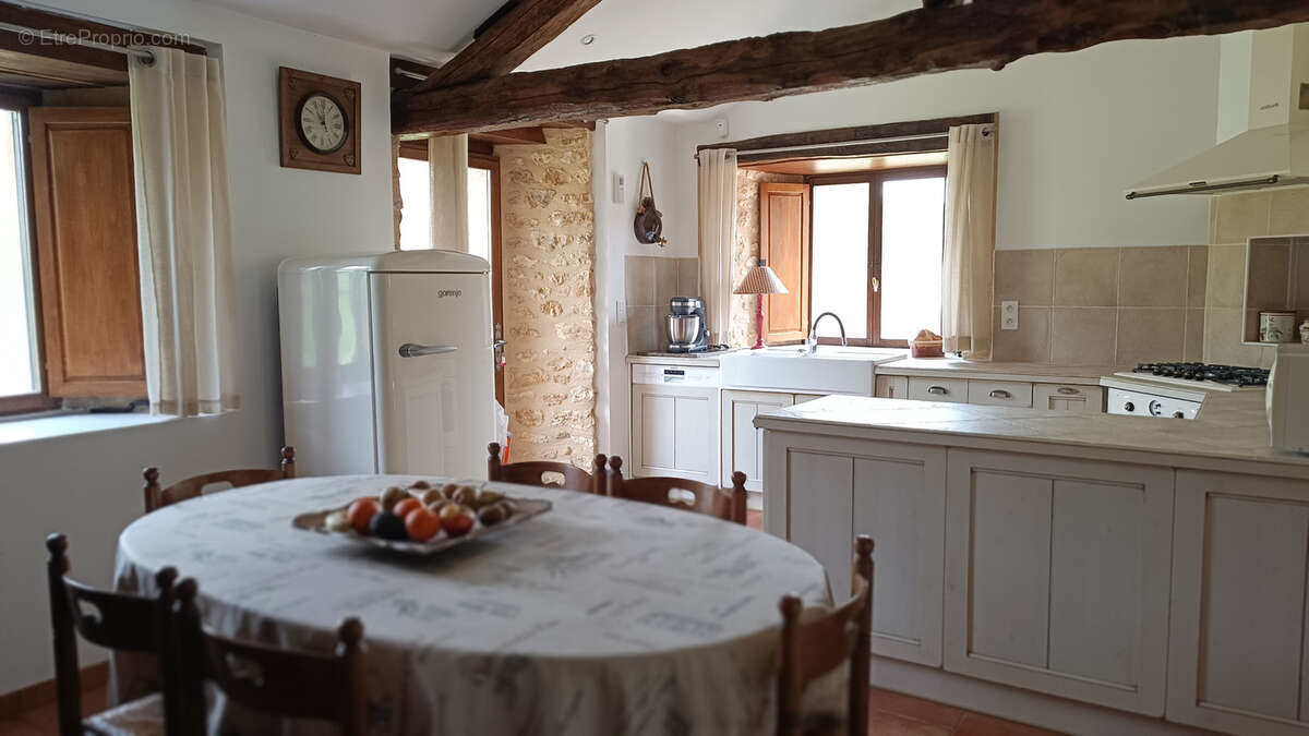Maison à MILHAC-D'AUBEROCHE