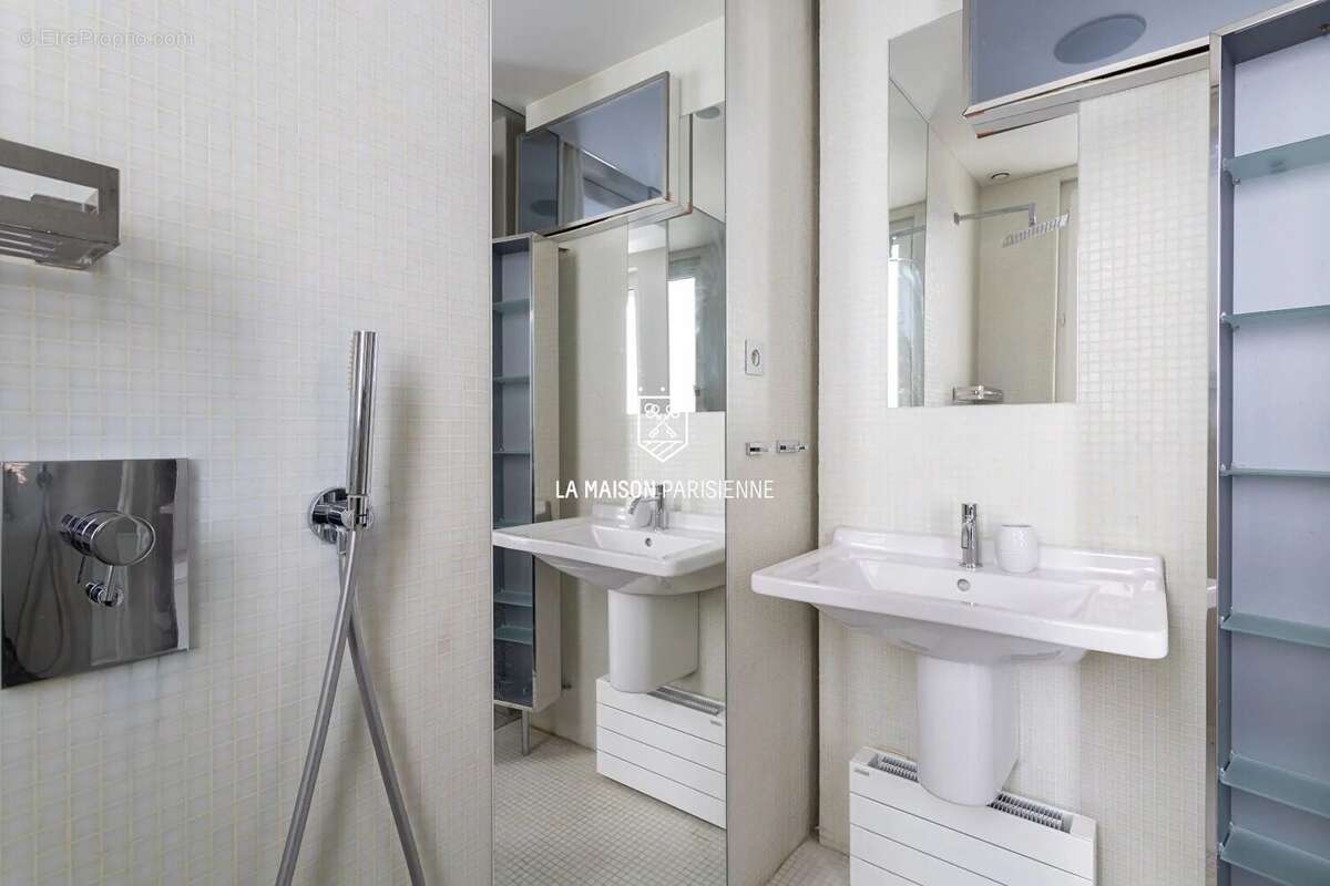 Appartement à PARIS-17E