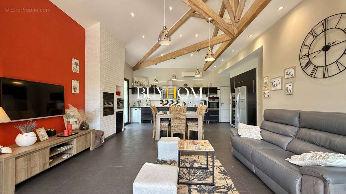 Maison à L'ISLE-SUR-LA-SORGUE