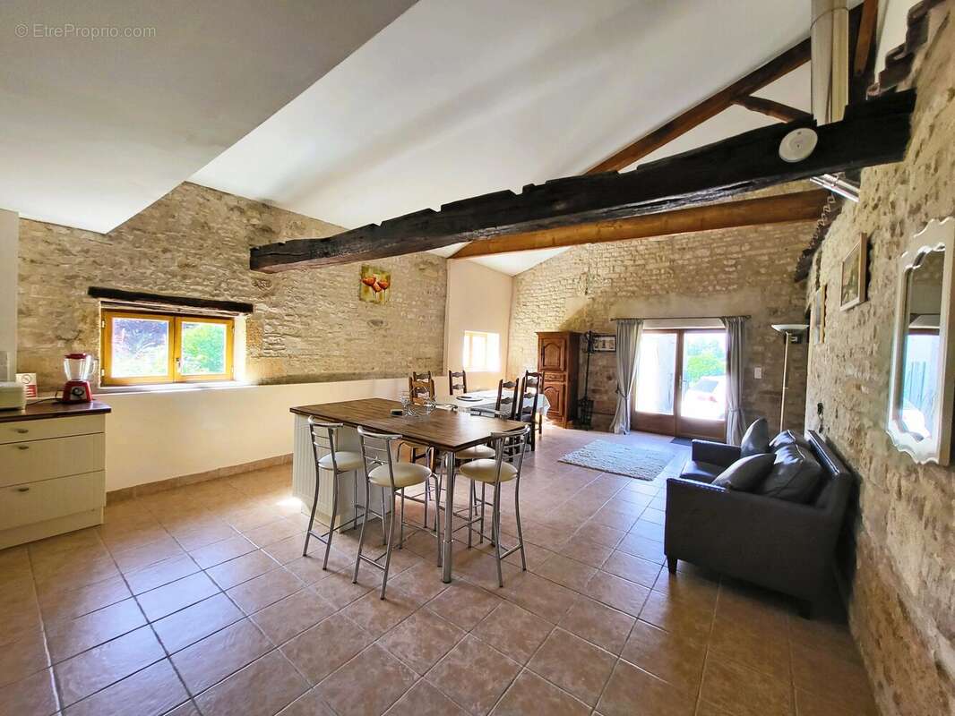 Belle maison familiale de 4 chambres avec un grand gîte et une superbe piscine, près de Cognac - photo 7