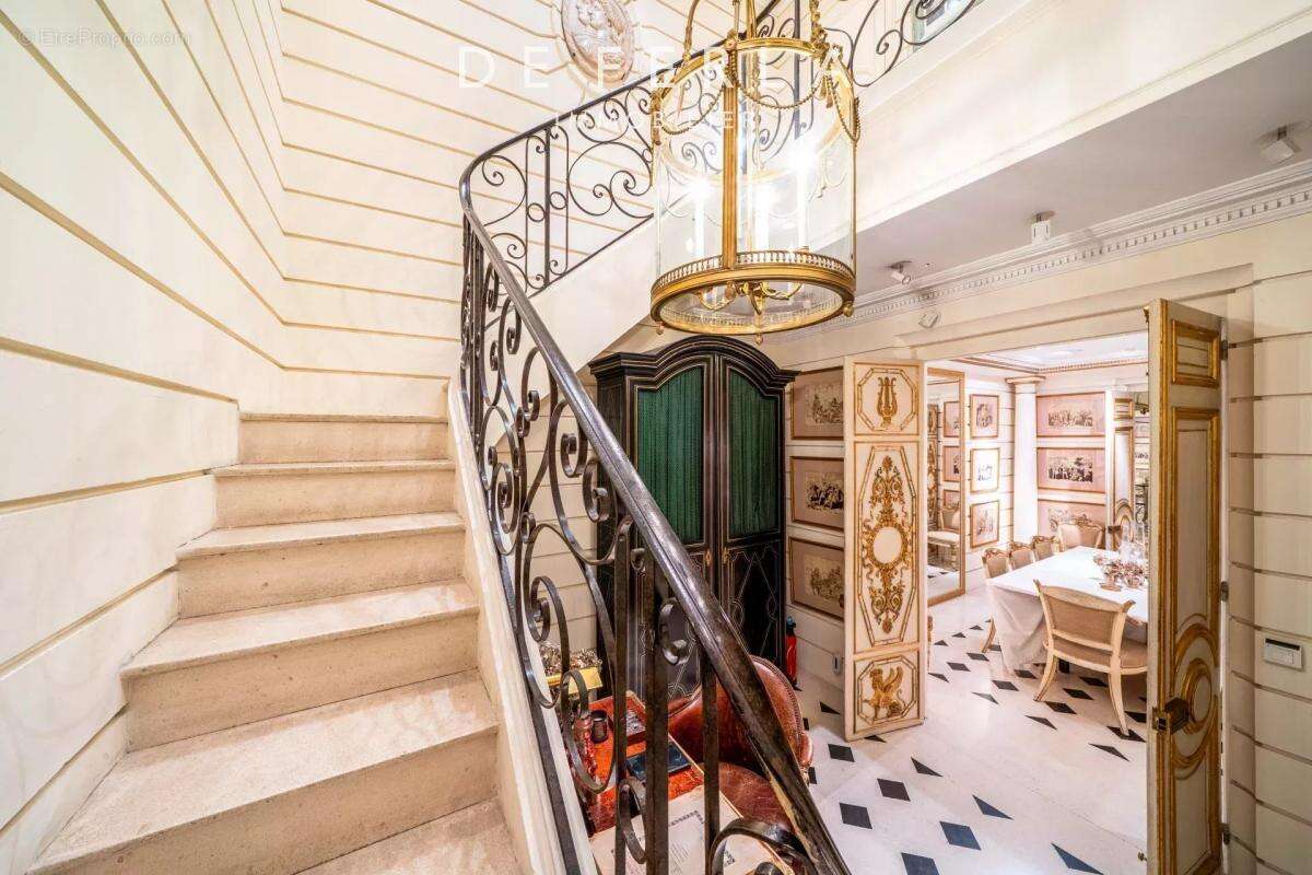 Appartement à PARIS-1E