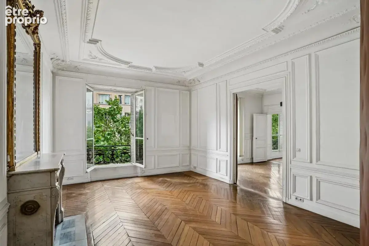 Appartement à rénover au cœur de la très prisée place du Maréchal Juin - photo 2