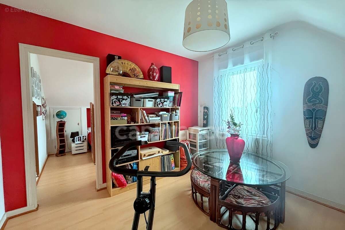 LE JUCH(29) Maison néo-bretonne de 148m² sur un terrain de 1000m², 4 chambres, garage, sous-sol - photo 10