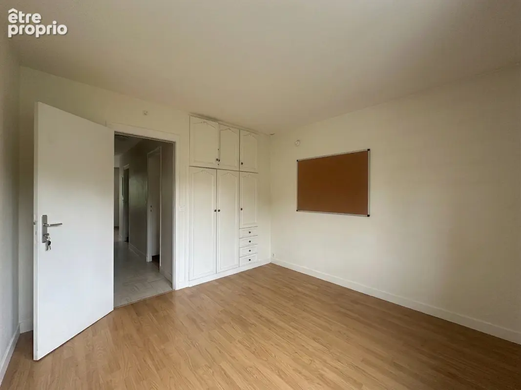 Maison Mantes La Ville - Fort potentiel - 3 chambres - 145 m² habitables -341 m² de terrain - photo 8