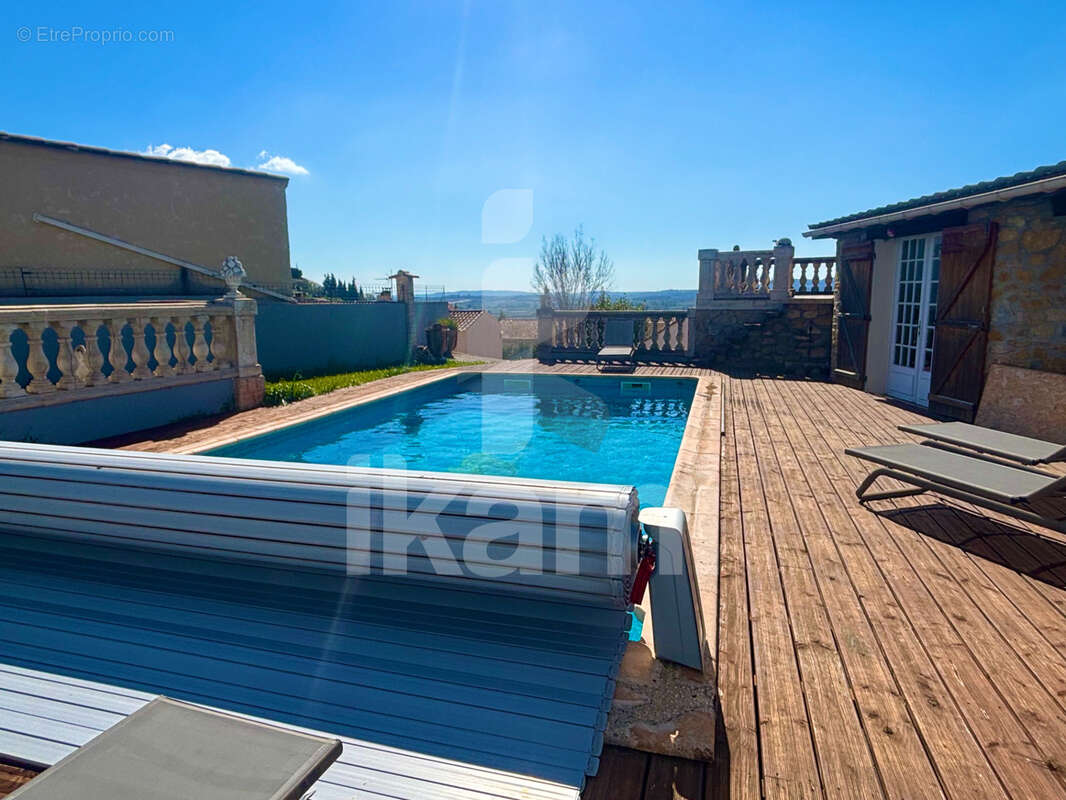 Maison à LAUDUN-L'ARDOISE