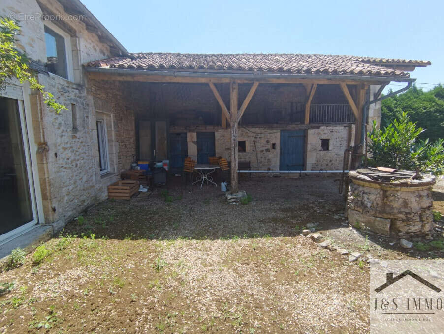 Maison à CHASSENEUIL-SUR-BONNIEURE