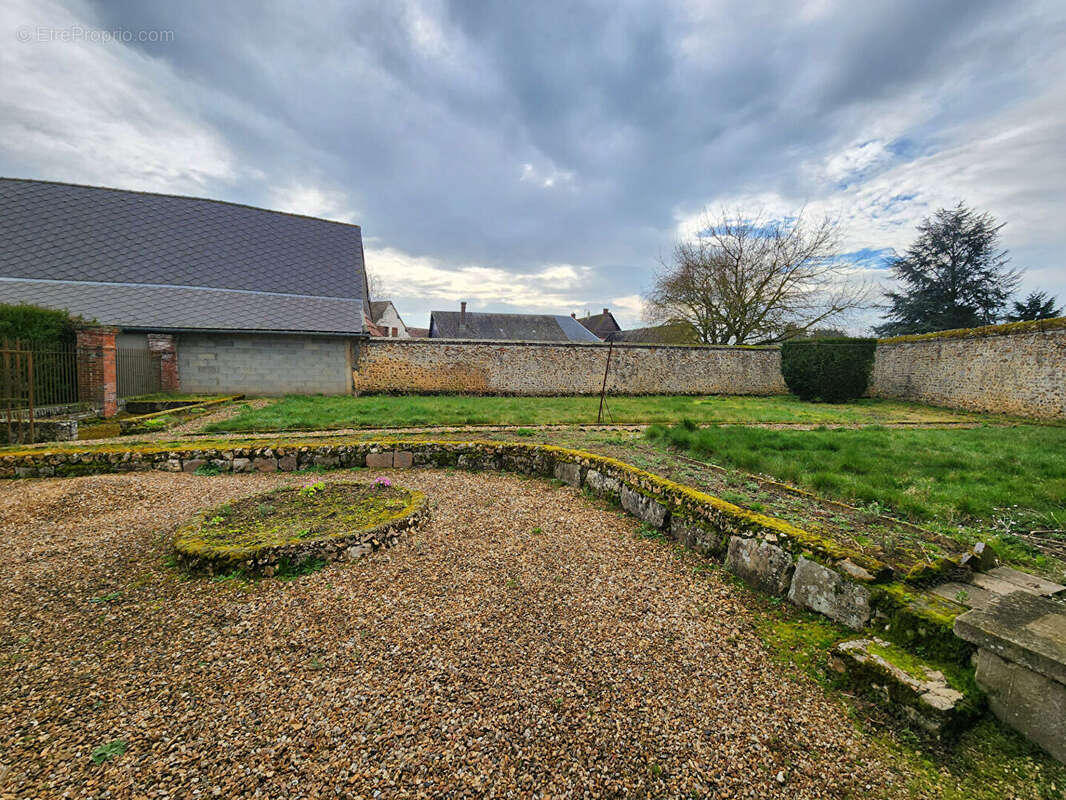 Maison à TREMBLAY-LES-VILLAGES