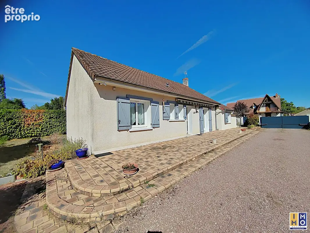 Photo Maison à Saint-Eloy-De-Gy au prix de 185 000€