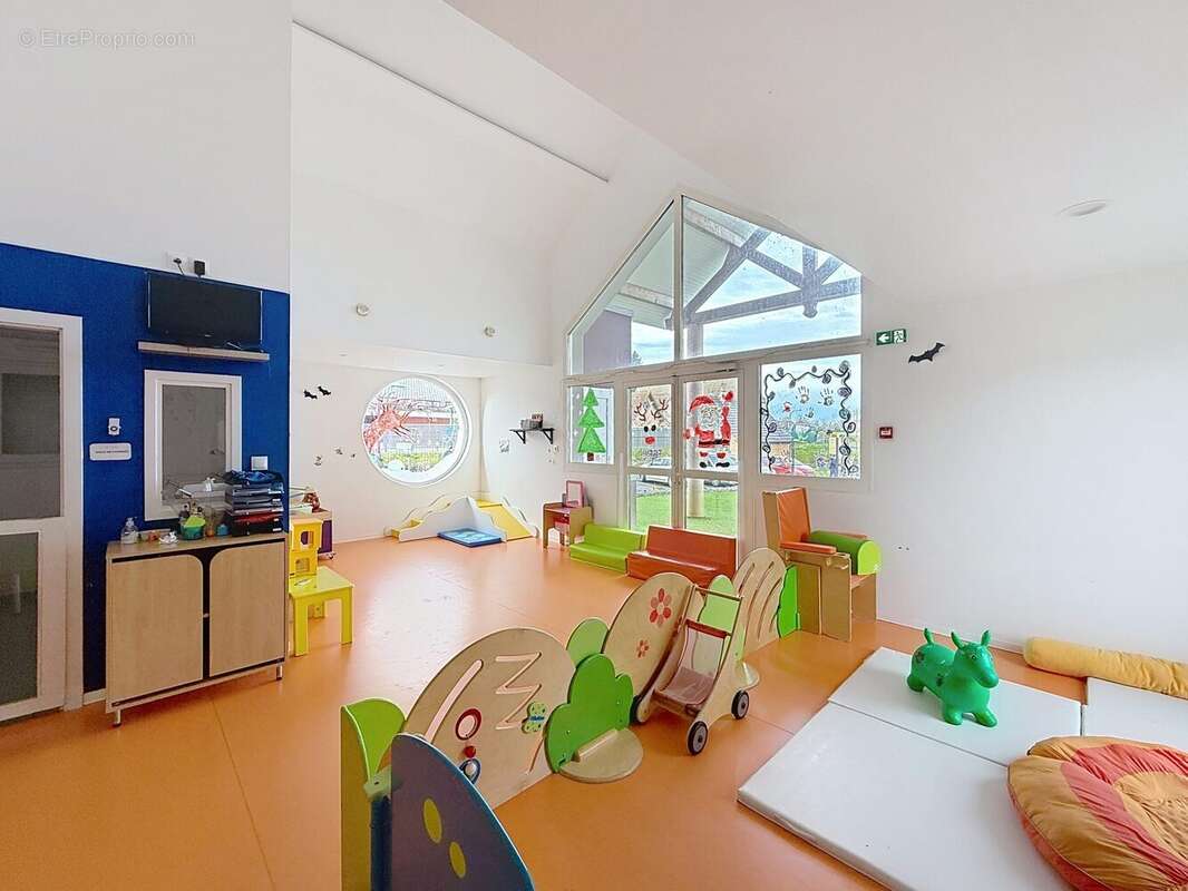 Commerce à SAINTE-MARIE