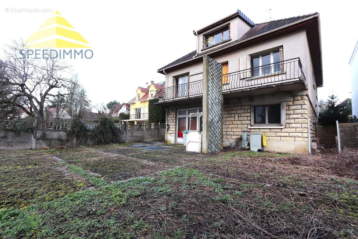 Maison à MANDRES-LES-ROSES