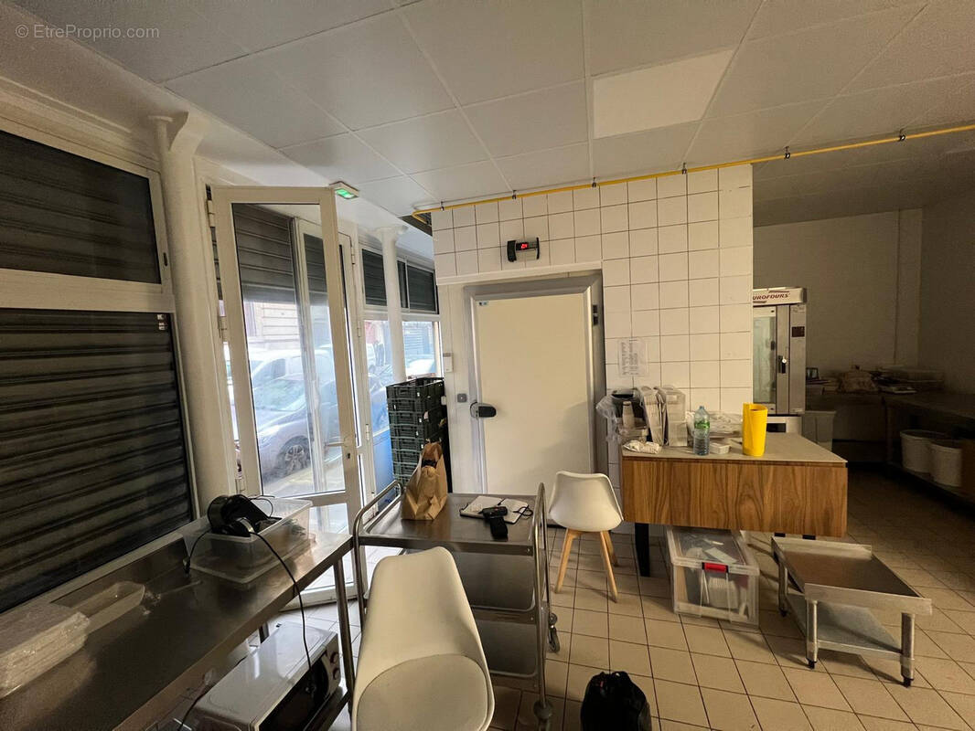 Commerce à PARIS-9E