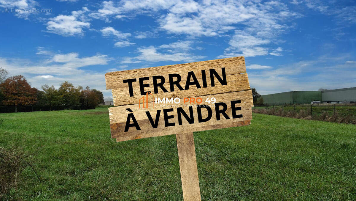 Terrain à MORTAGNE-SUR-SEVRE