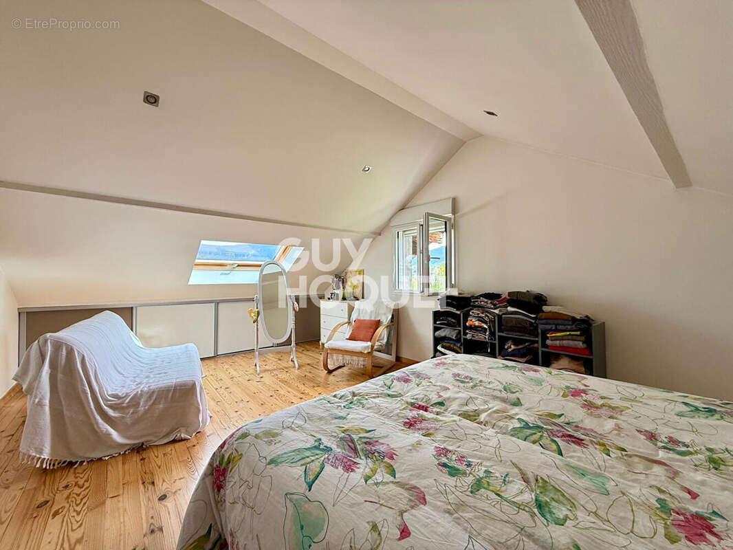 Appartement  Duplex Entrelacs 5 pièces 196 m2 avec terrain - photo 9