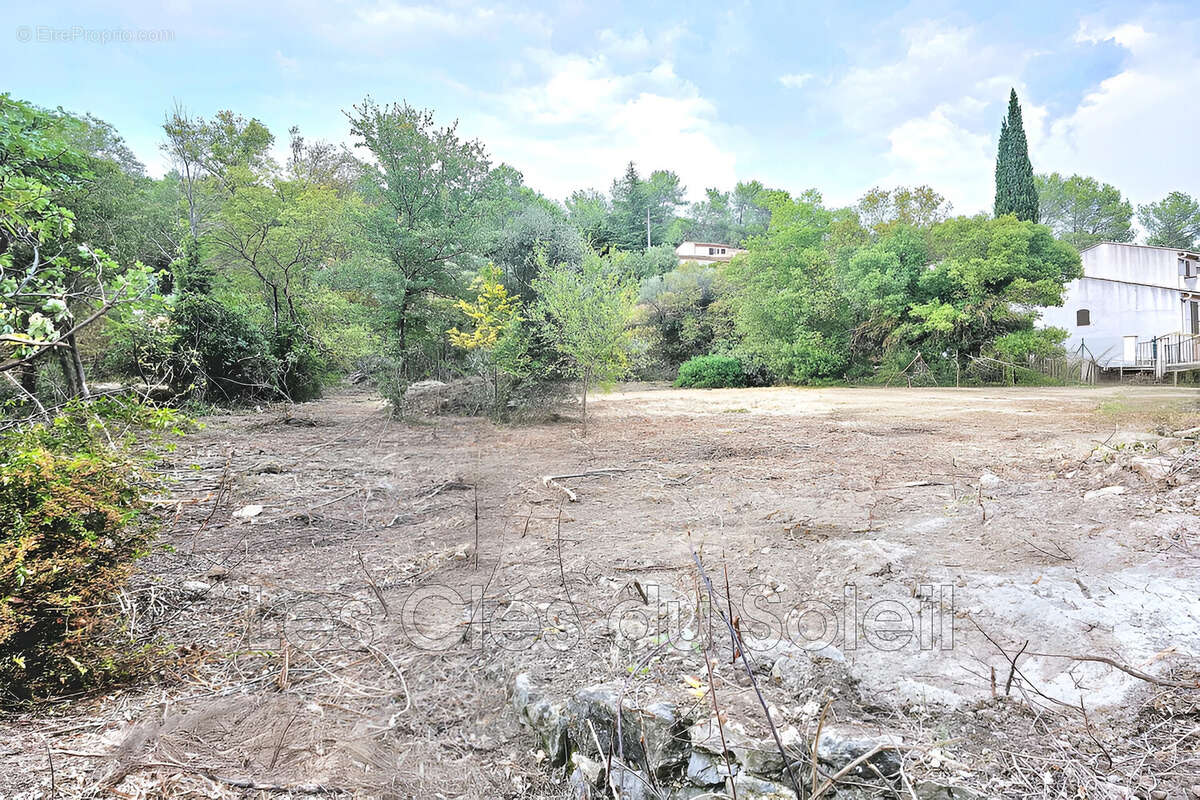 Terrain à CAMPS-LA-SOURCE