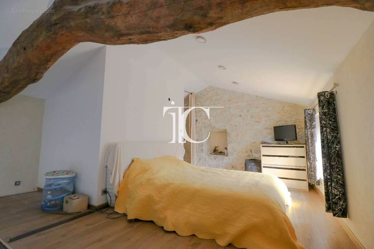 Maison en pierre de 195m² habitable 1999m² de terrain - photo 13