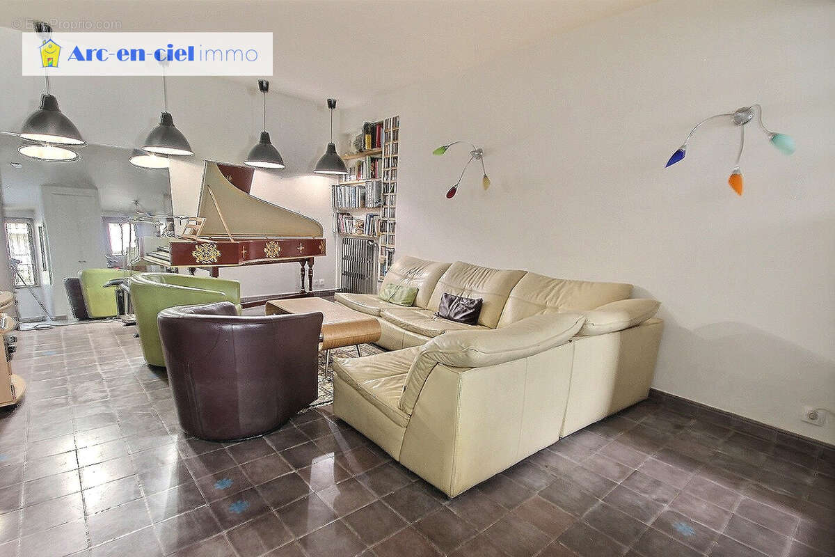 Appartement à PARIS-10E
