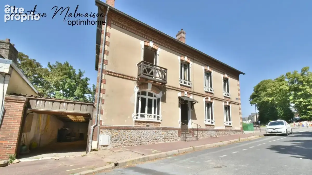Maison de ville avec garage, jardin et fort potentiel – À deux pas de la gare et du centre-ville de Conches-en-Ouche - photo 2