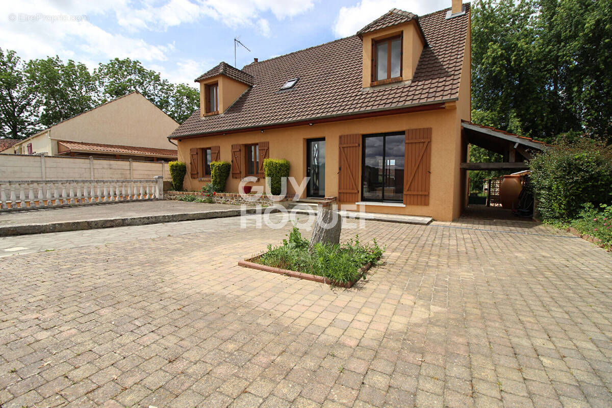 Maison à YEBLES