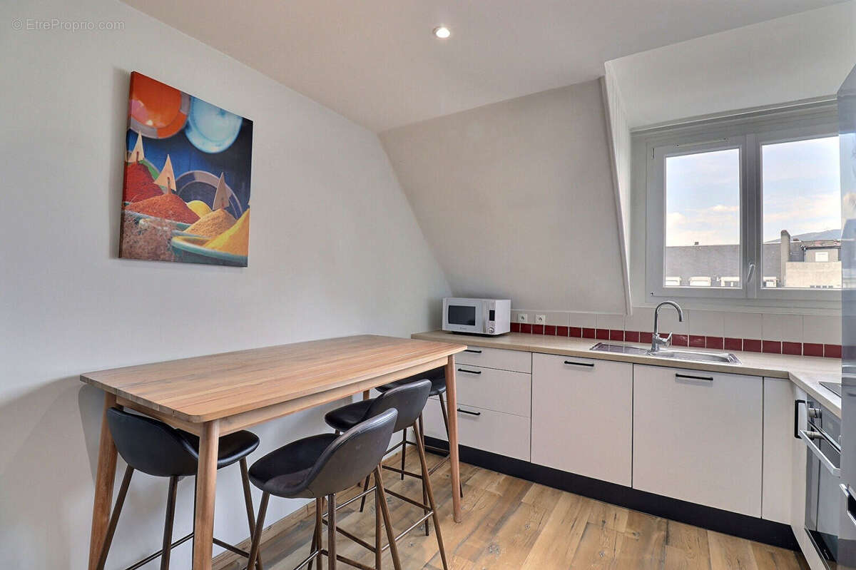 Appartement Chambéry 2 pièces 50.23 m² - Dernier étage - photo 2