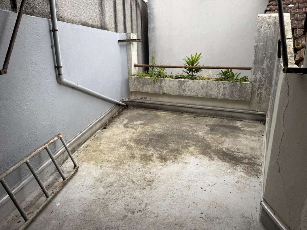 LOURDES CENTRE – Ensemble immobilier à fort potentiel avec ateliers, appartement, garages et terrasse - photo 10