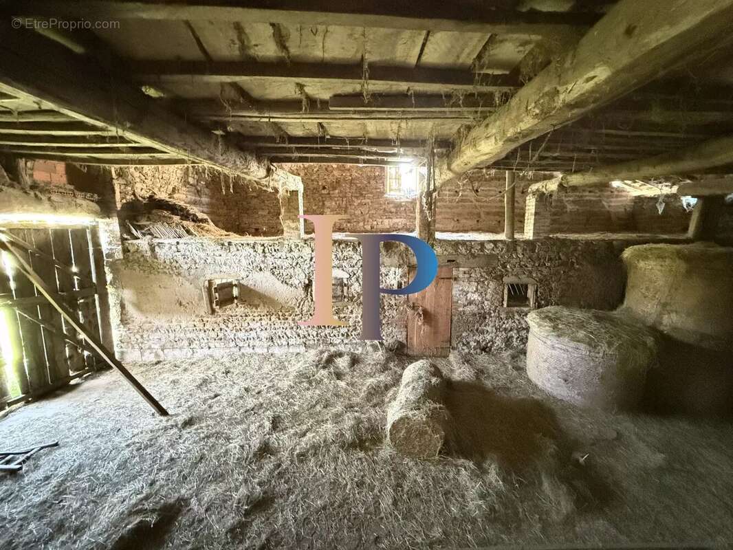 Ancien cuvage avec son habitation a renover - photo 3