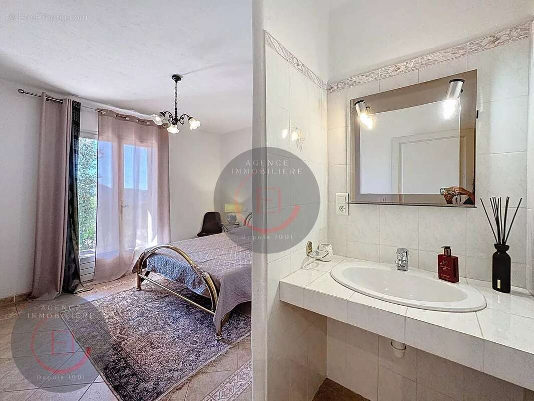 Maison à LES ADRETS-DE-L&#039;ESTEREL