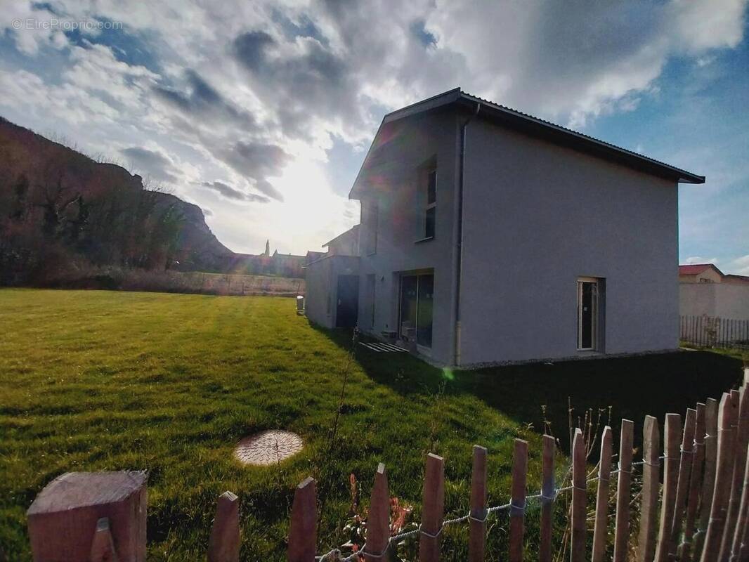 Maison à COGNIN-LES-GORGES