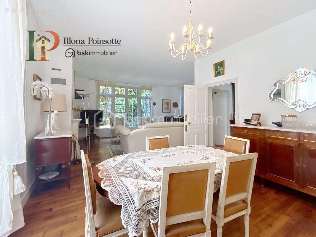 Maison à NOYERS
