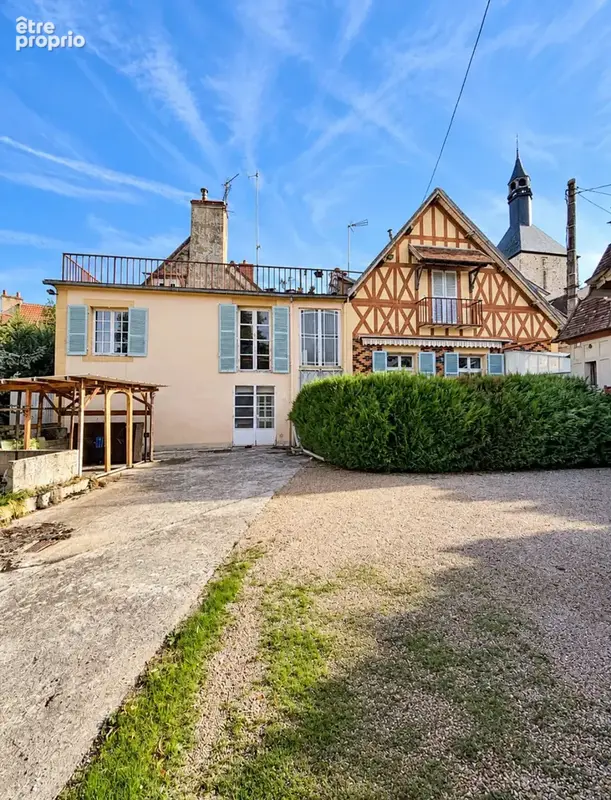 Propriétés de caractere- 300 m2 - au cozur du quartier historique de Bourbon Lancy - photo 2