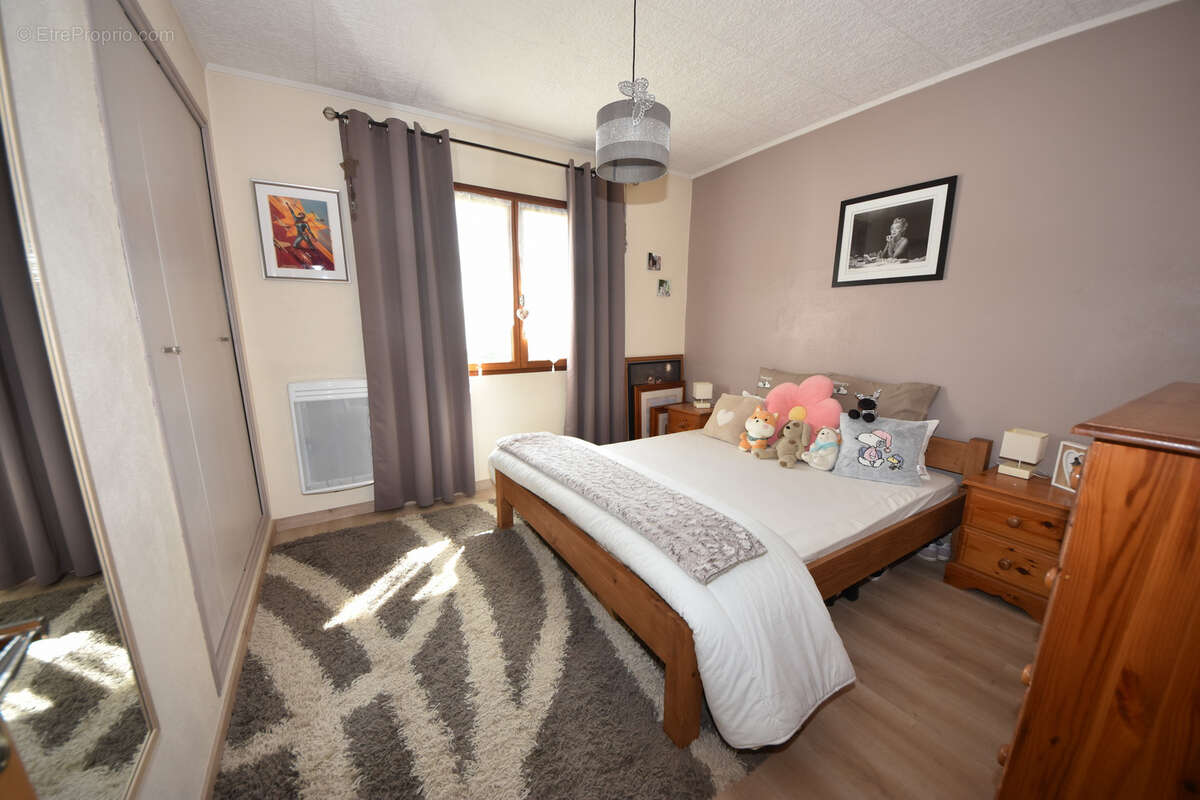 Maison à SAINTE-VALIERE