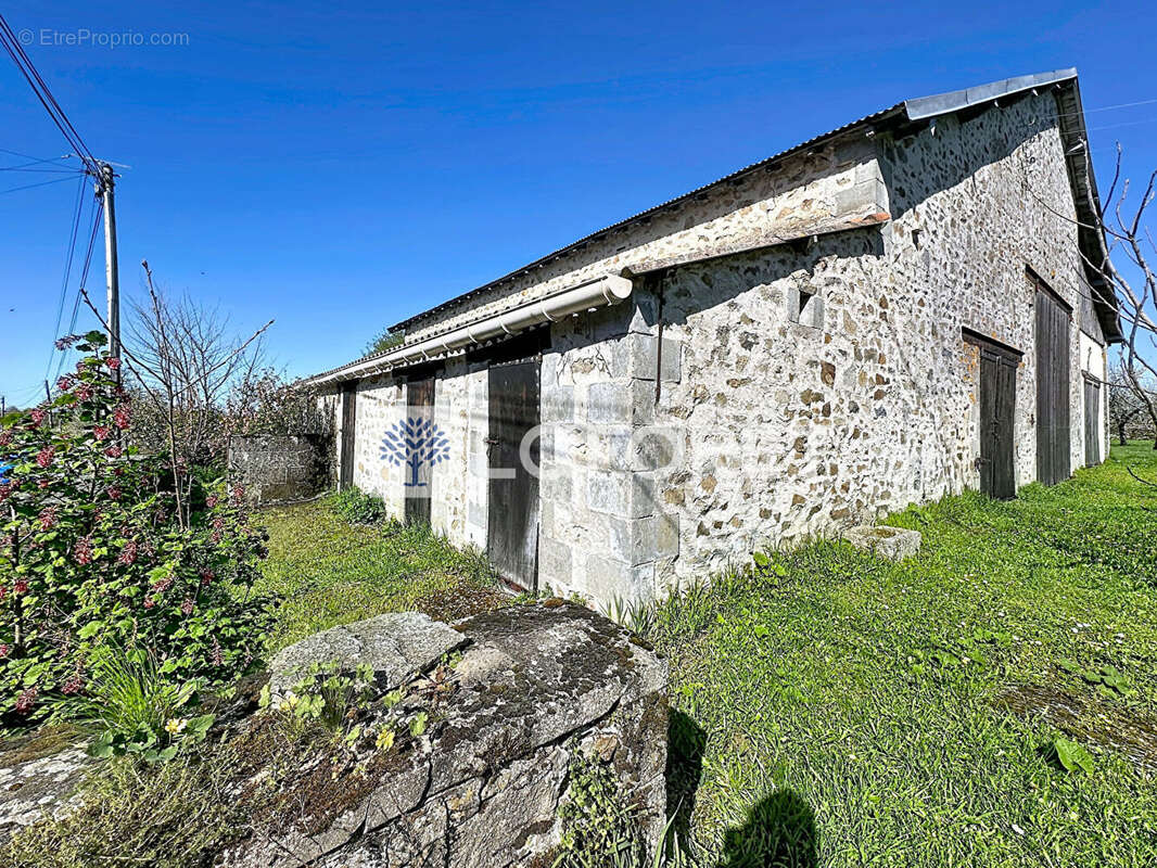 Maison de caractère avec dépendances - photo 21