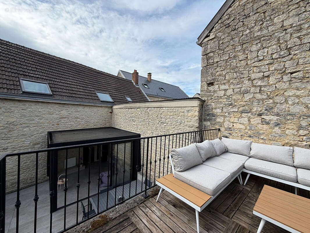 Élégante maison familiale de 155 m² avec jardin paysager et double garage - photo 10