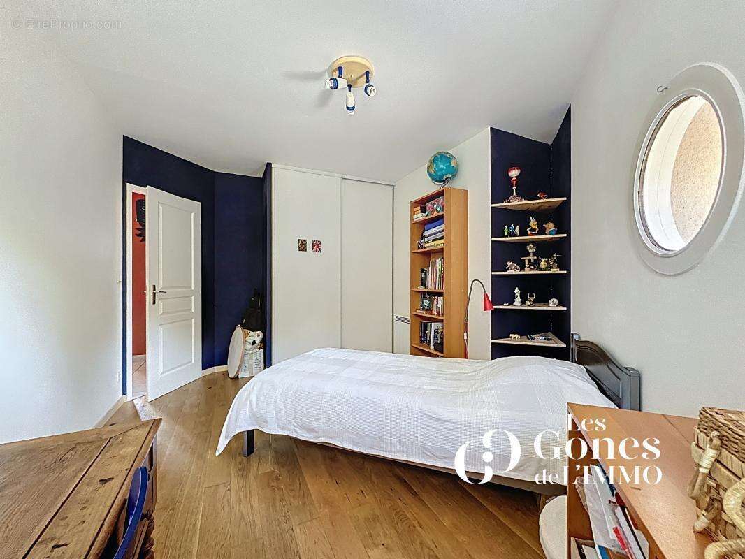 Maison à SAINT-GENIS-LES-OLLIERES