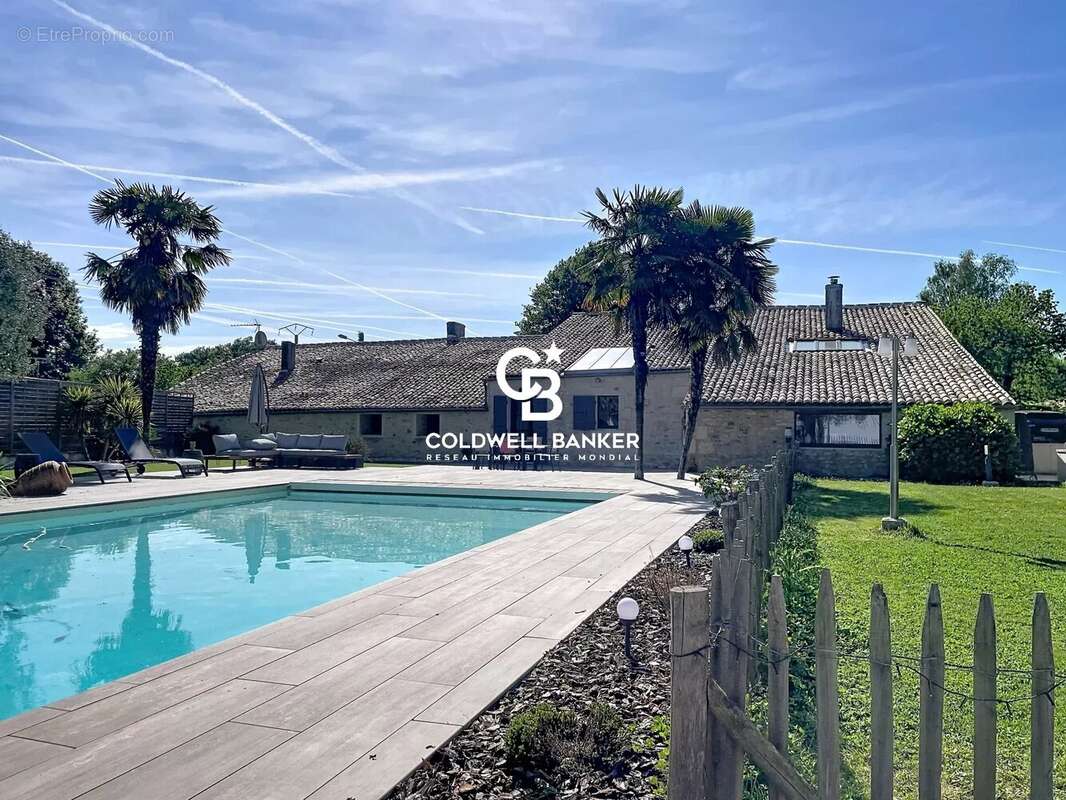 Maison à CORME-ROYAL