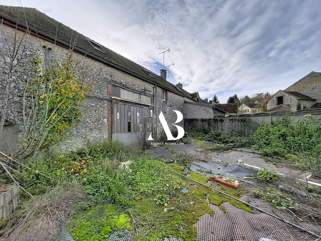 Maison à MONTIGNY-LENCOUP