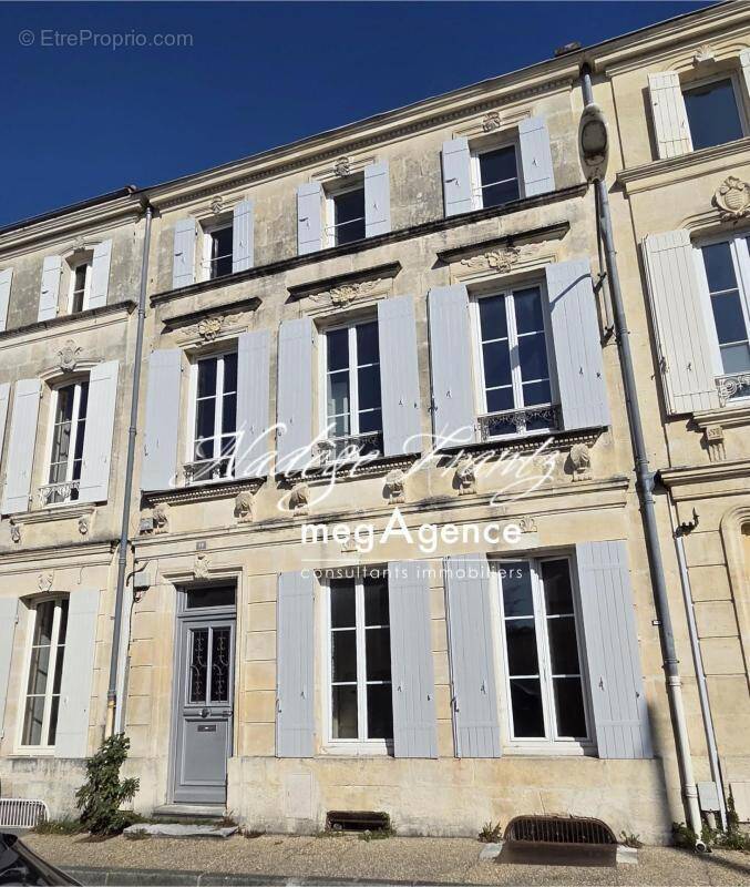 Maison à SAINT-JEAN-D'ANGELY