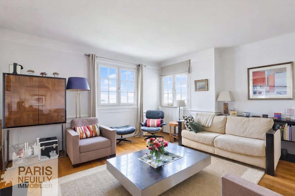 Appartement à PARIS-16E