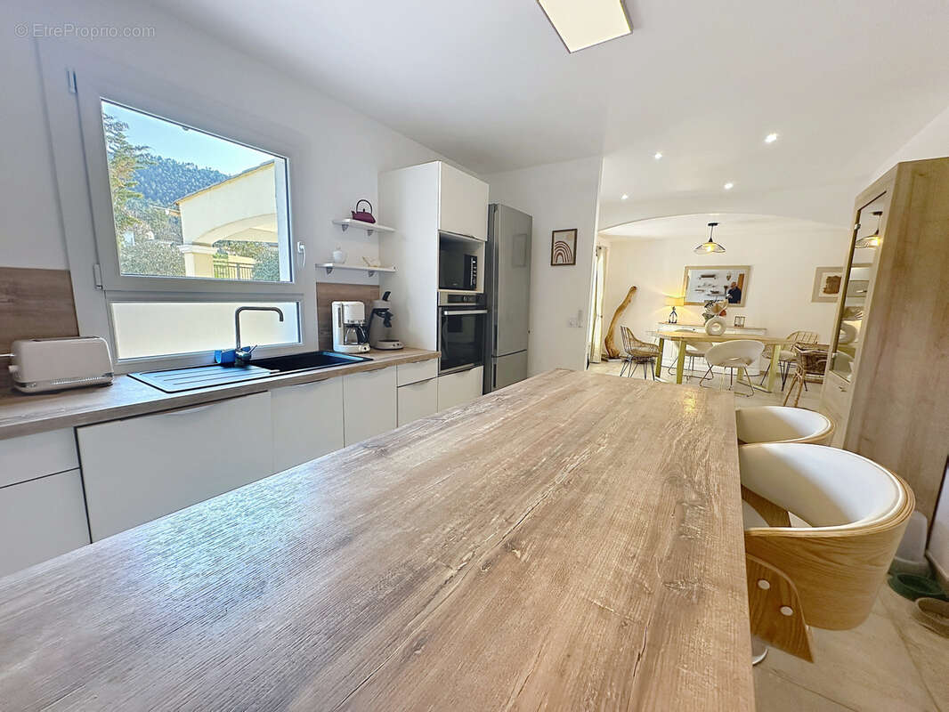 Maison à BAGNOLS-EN-FORET